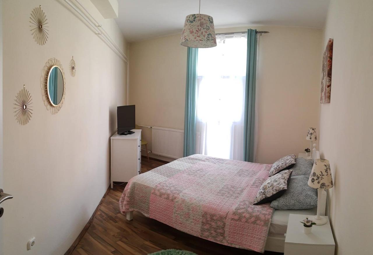 Fonix Family Apartment A Step From Szechenyi Square Πετς Εξωτερικό φωτογραφία